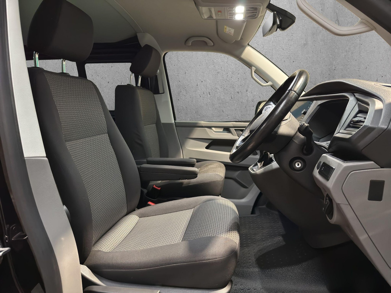 Used Volkswagen Transporter 2023 for sale - 76561811: Photo 10