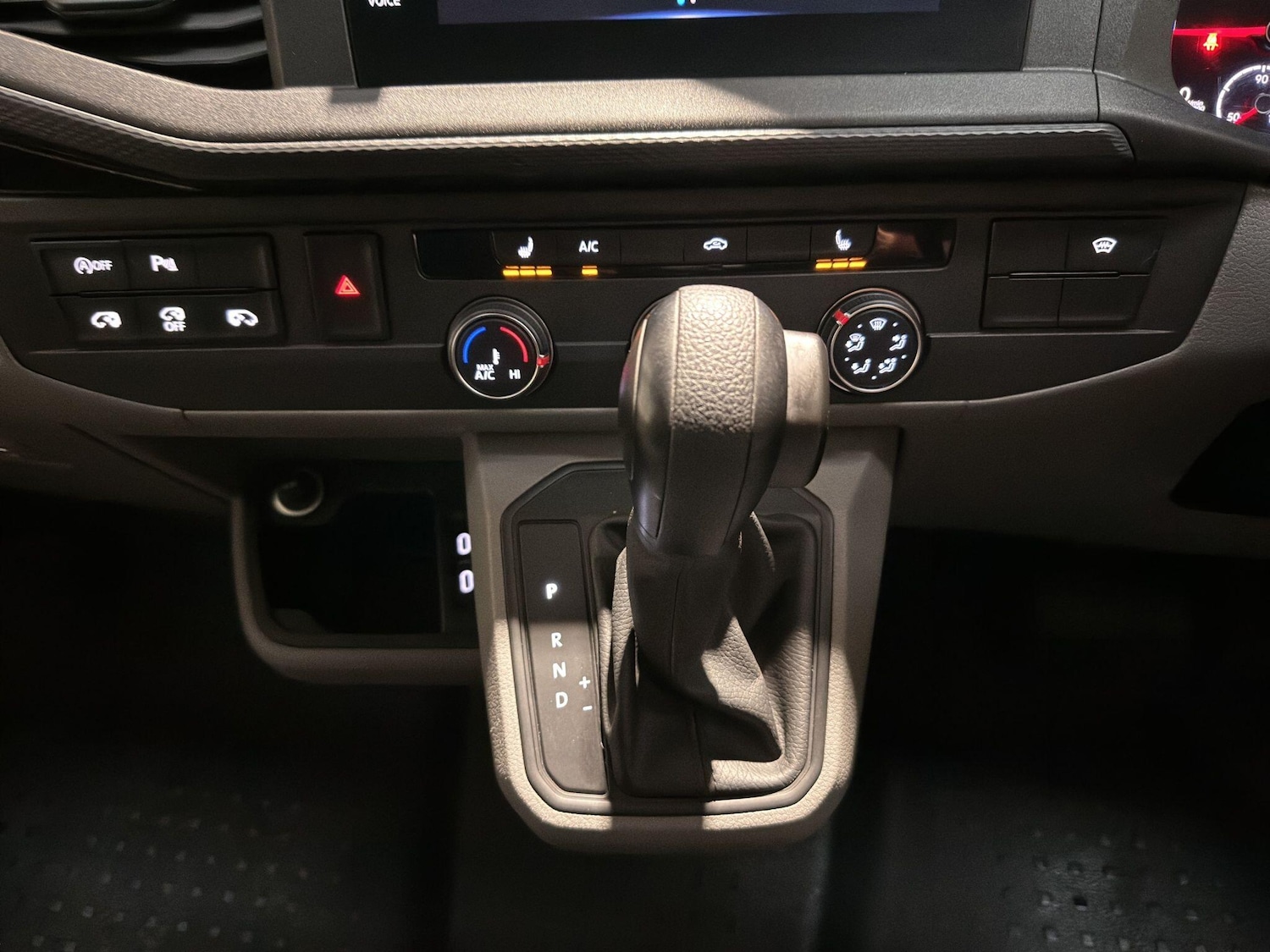 Used Volkswagen Transporter 2023 for sale - 76561811: Photo 14