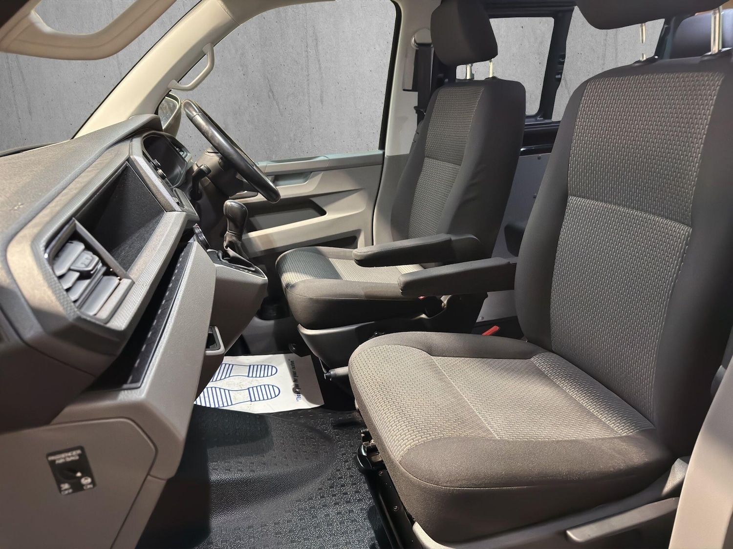 Used Volkswagen Transporter 2023 for sale - 76561811: Photo 16