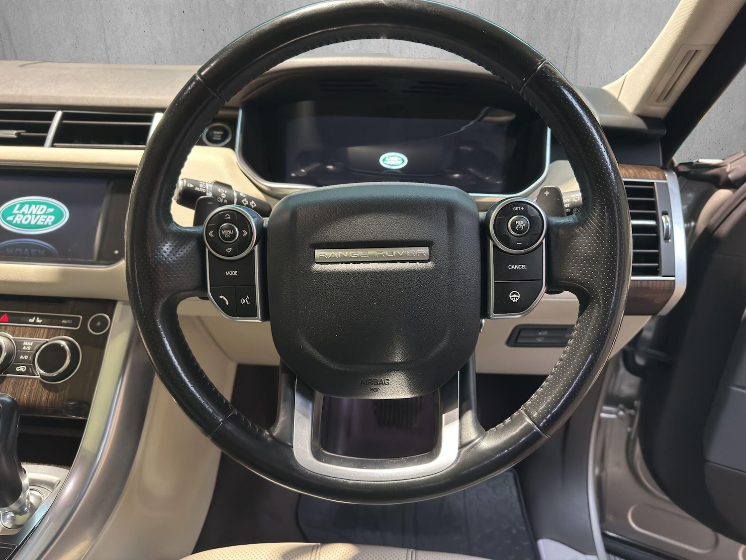 Used Land Rover Range Rover Sport 2015 for sale - 76634297: Photo 9