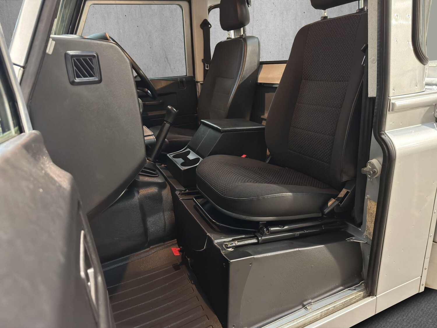 Used Land Rover Defender 2013 for sale - 76572036: Photo 15