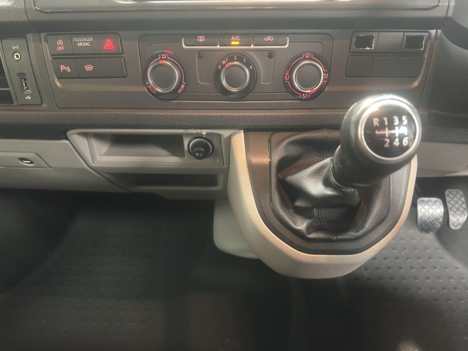 Used Volkswagen Transporter 2018 for sale - 76337396: Photo 14