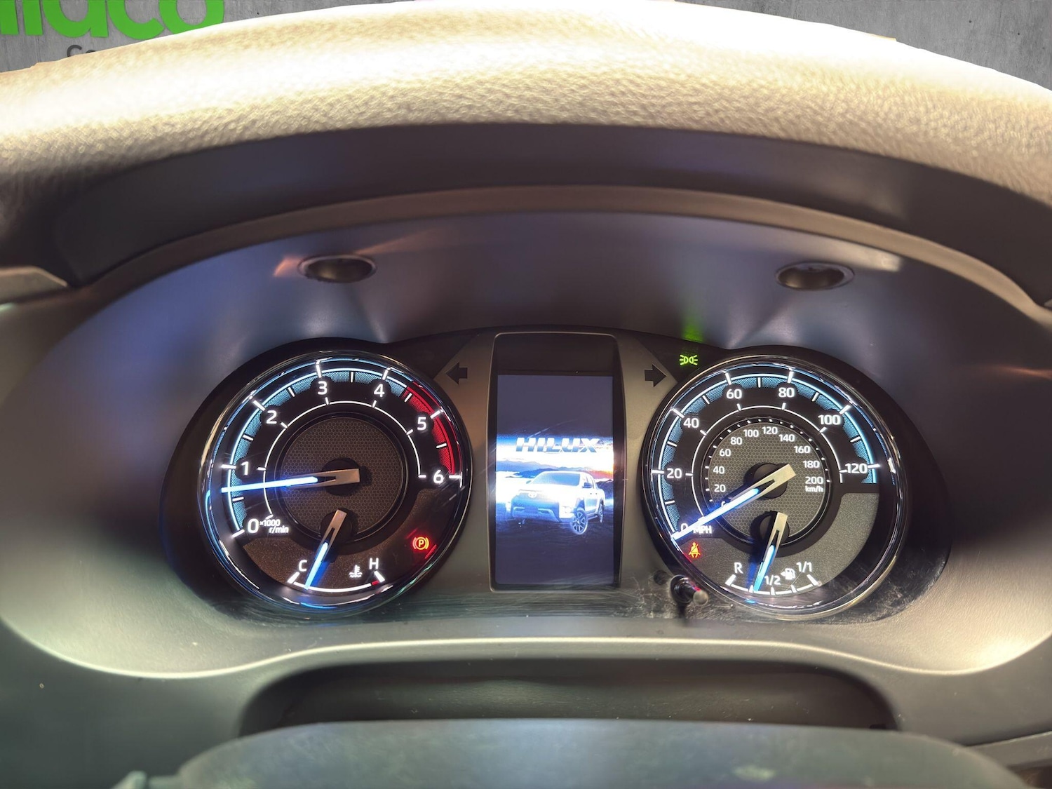 Used Toyota Hilux 2023 for sale - 77908638: Photo 11