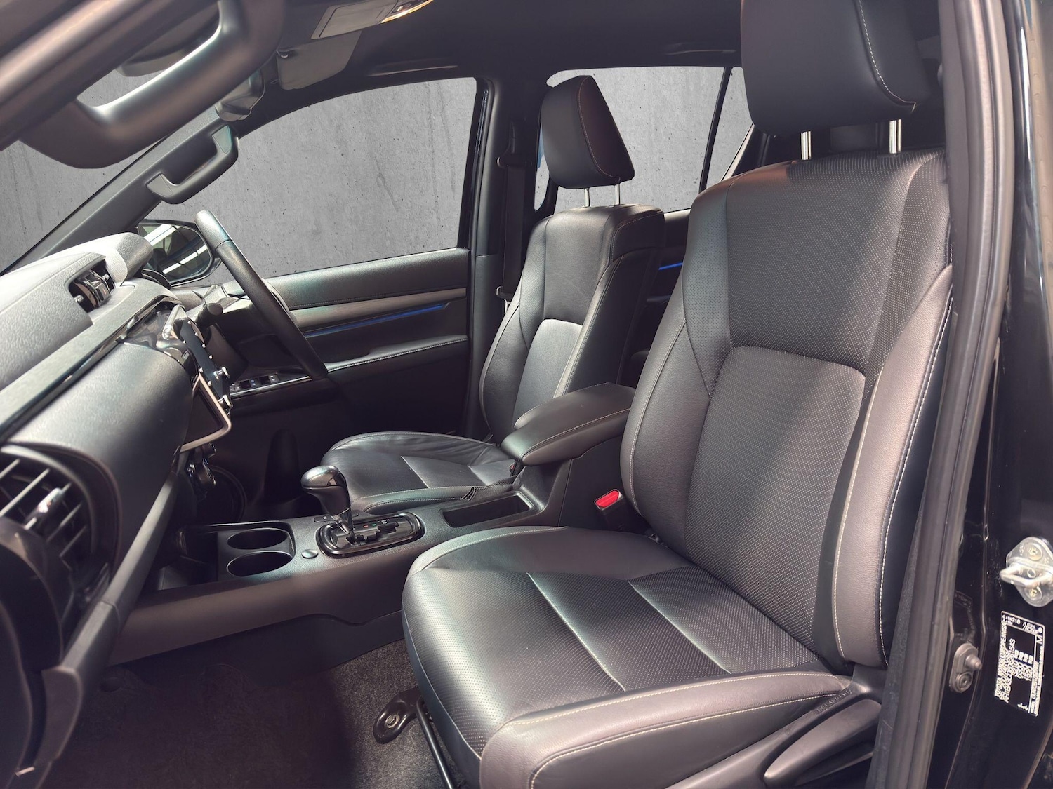 Used Toyota Hilux 2023 for sale - 77970730: Photo 16