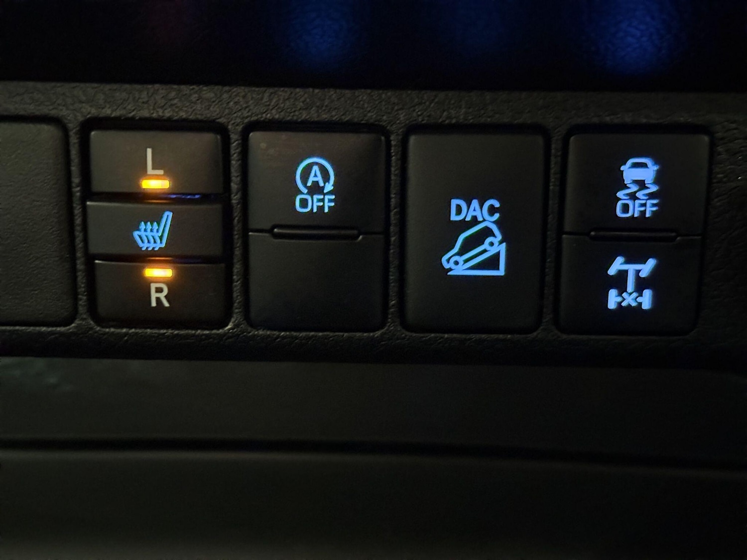 Used Toyota Hilux 2023 for sale - 77970730: Photo 26