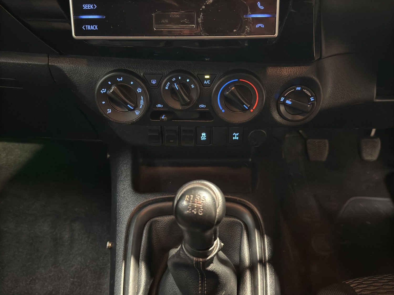 Used Toyota Hilux 2017 for sale - 76752399: Photo 14