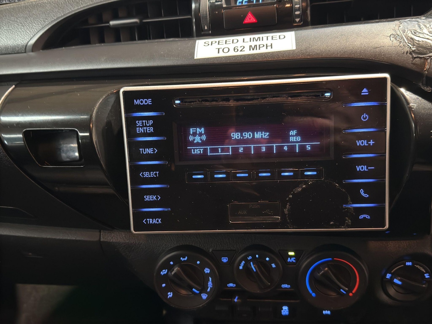 Used Toyota Hilux 2017 for sale - 76752399: Photo 15