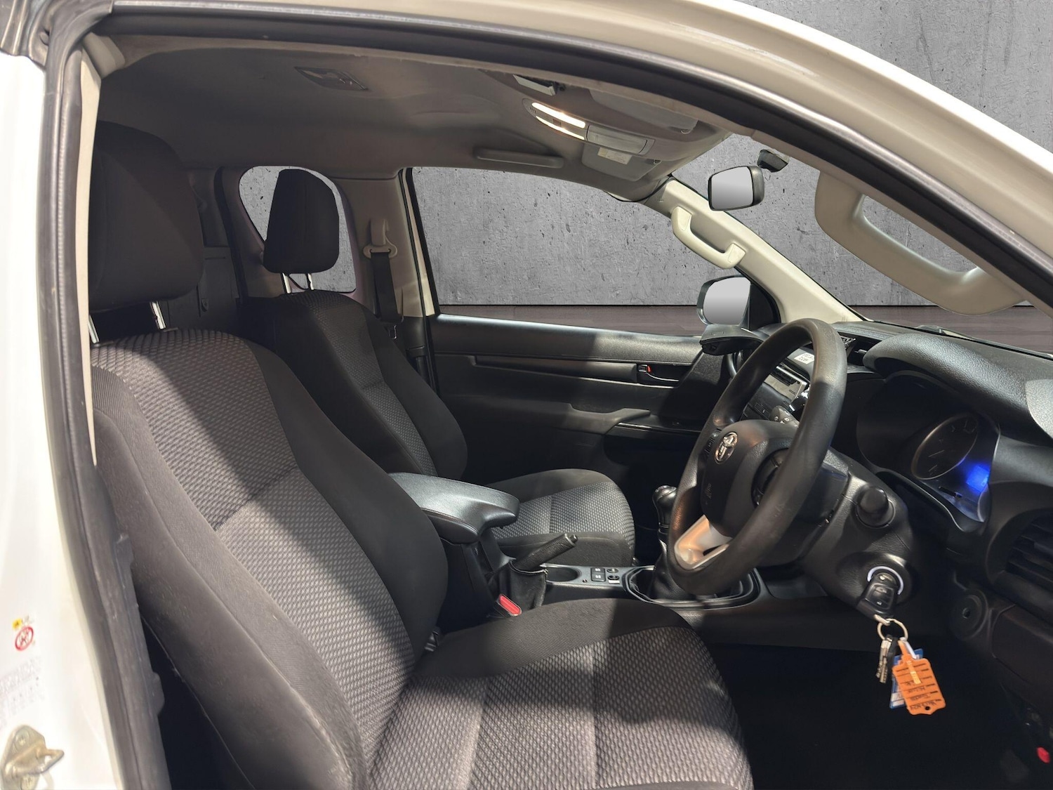 Used Toyota Hilux 2017 for sale - 76752399: Photo 4