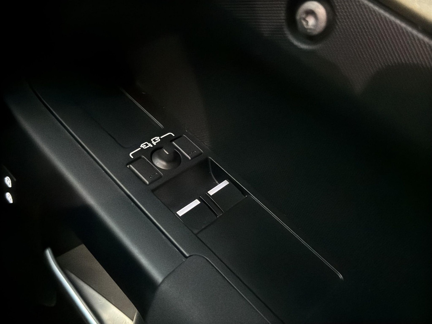 Used Land Rover Defender 2023 for sale - 76865584: Photo 12