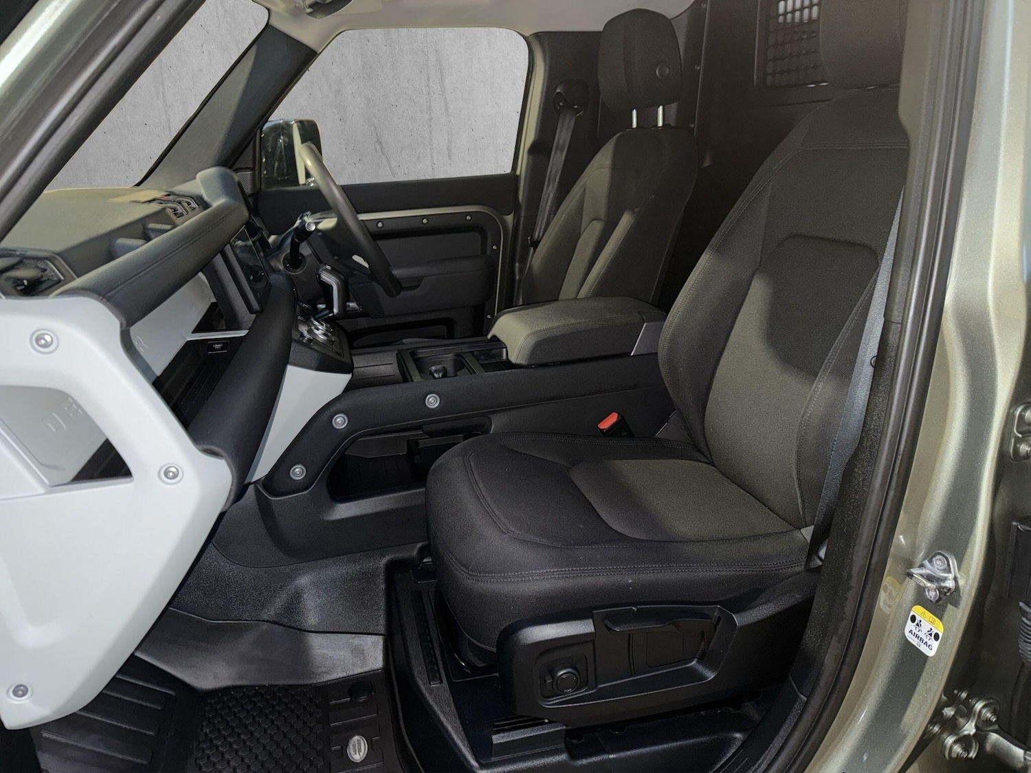 Used Land Rover Defender 2023 for sale - 76865584: Photo 16