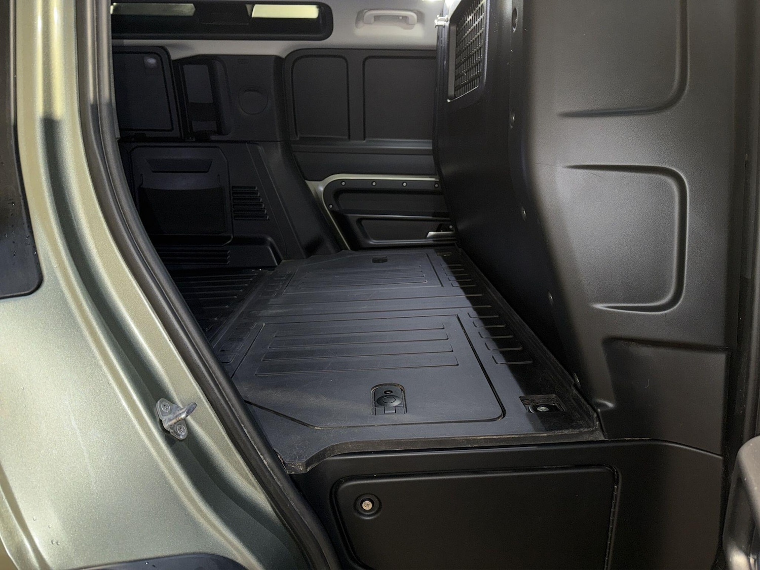 Used Land Rover Defender 2023 for sale - 76865584: Photo 18