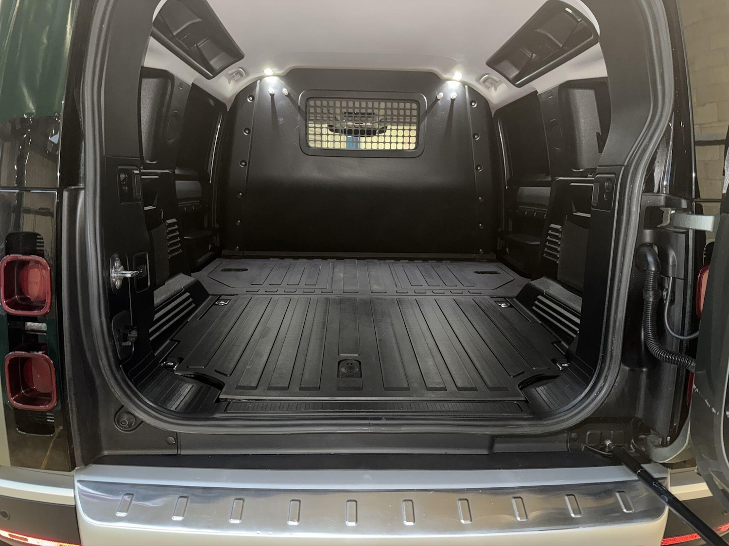 Used Land Rover Defender 2023 for sale - 76865584: Photo 19