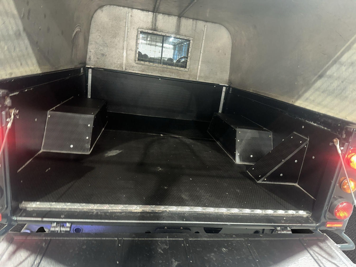 Used Land Rover Defender 2016 for sale - 76572955: Photo 19