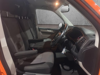 Used Volkswagen Transporter 2018 for sale - 75334744: Photo