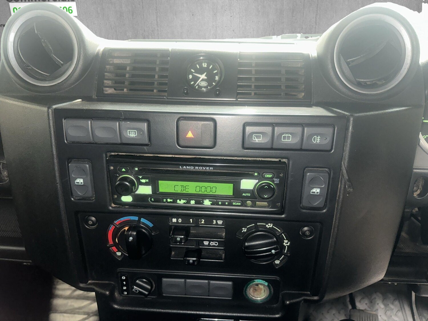 Used Land Rover Defender 90 for sale - 77670641: Photo 14