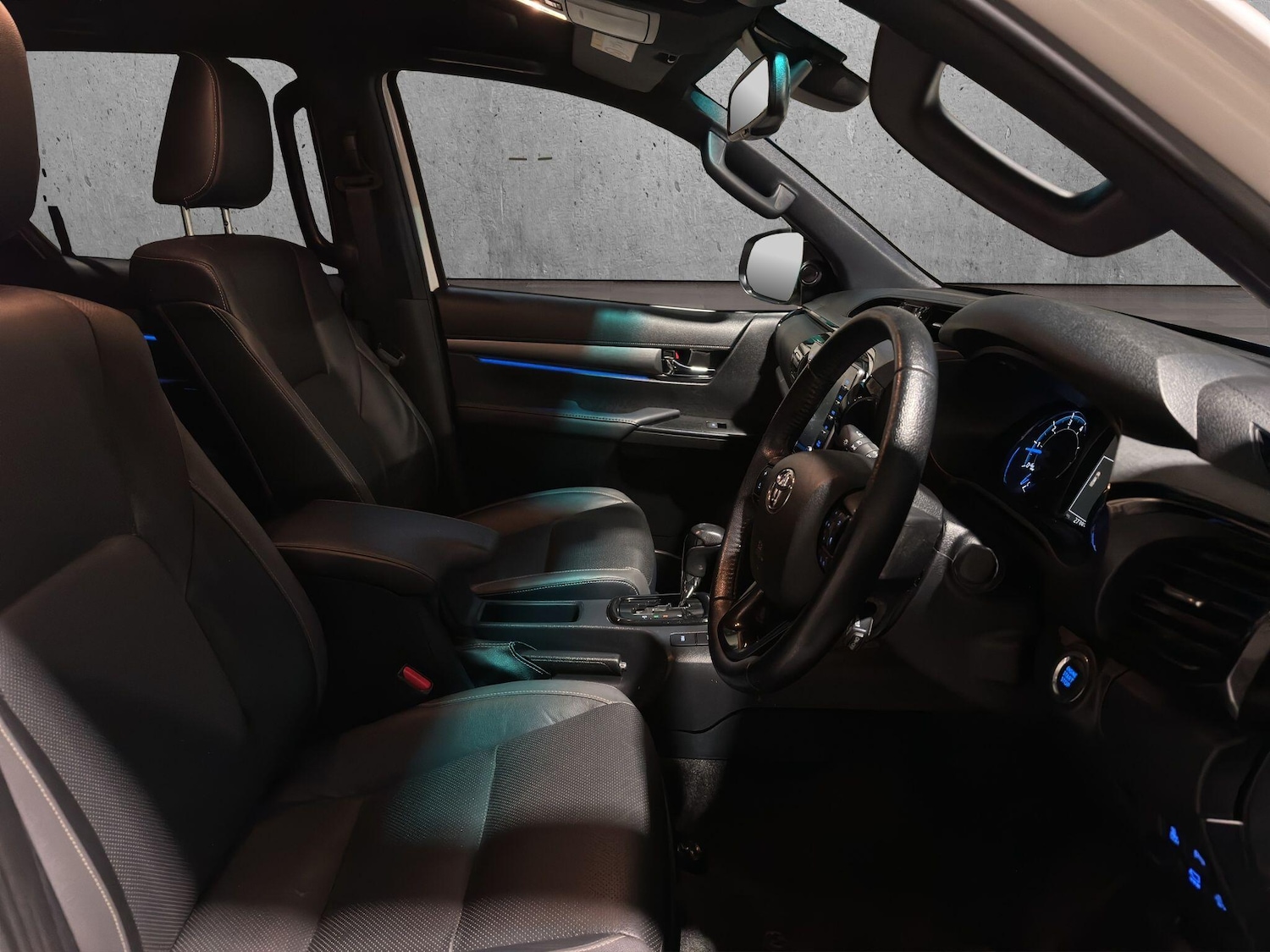 Used Toyota Hilux 2023 for sale - 76398230: Photo 16