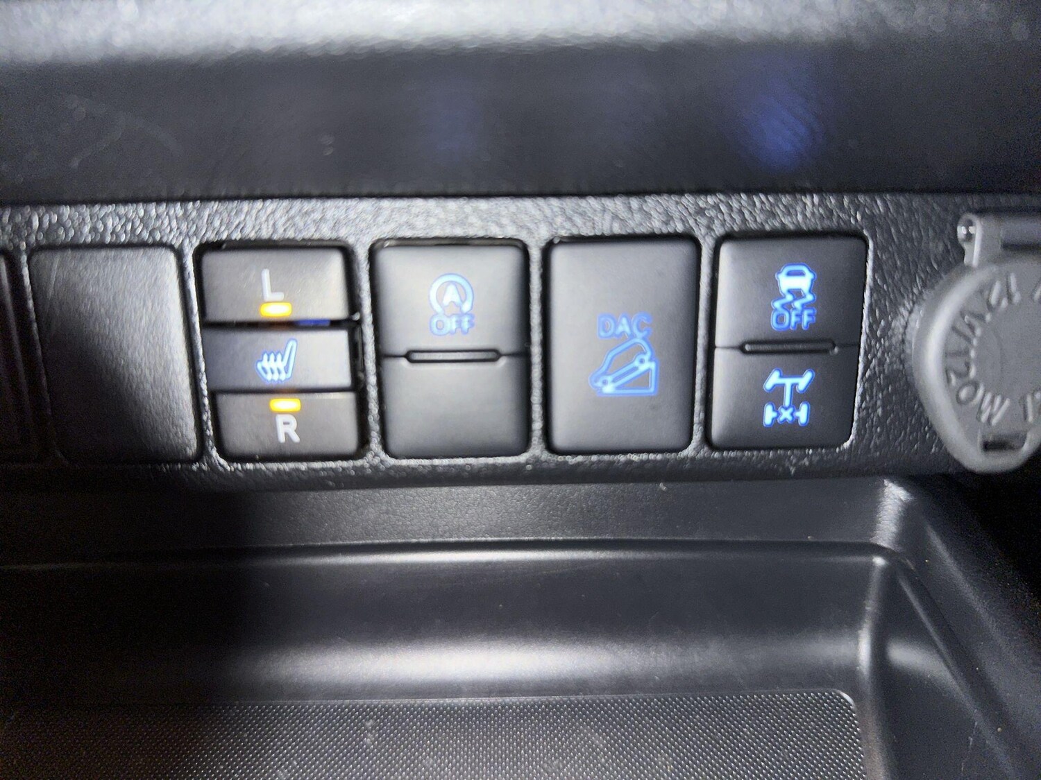 Used Toyota Hilux 2023 for sale - 76398230: Photo 28