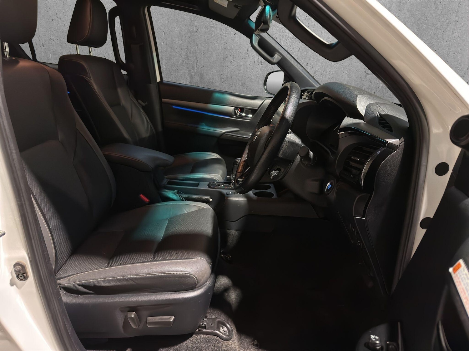 Used Toyota Hilux 2023 for sale - 76398230: Photo 4