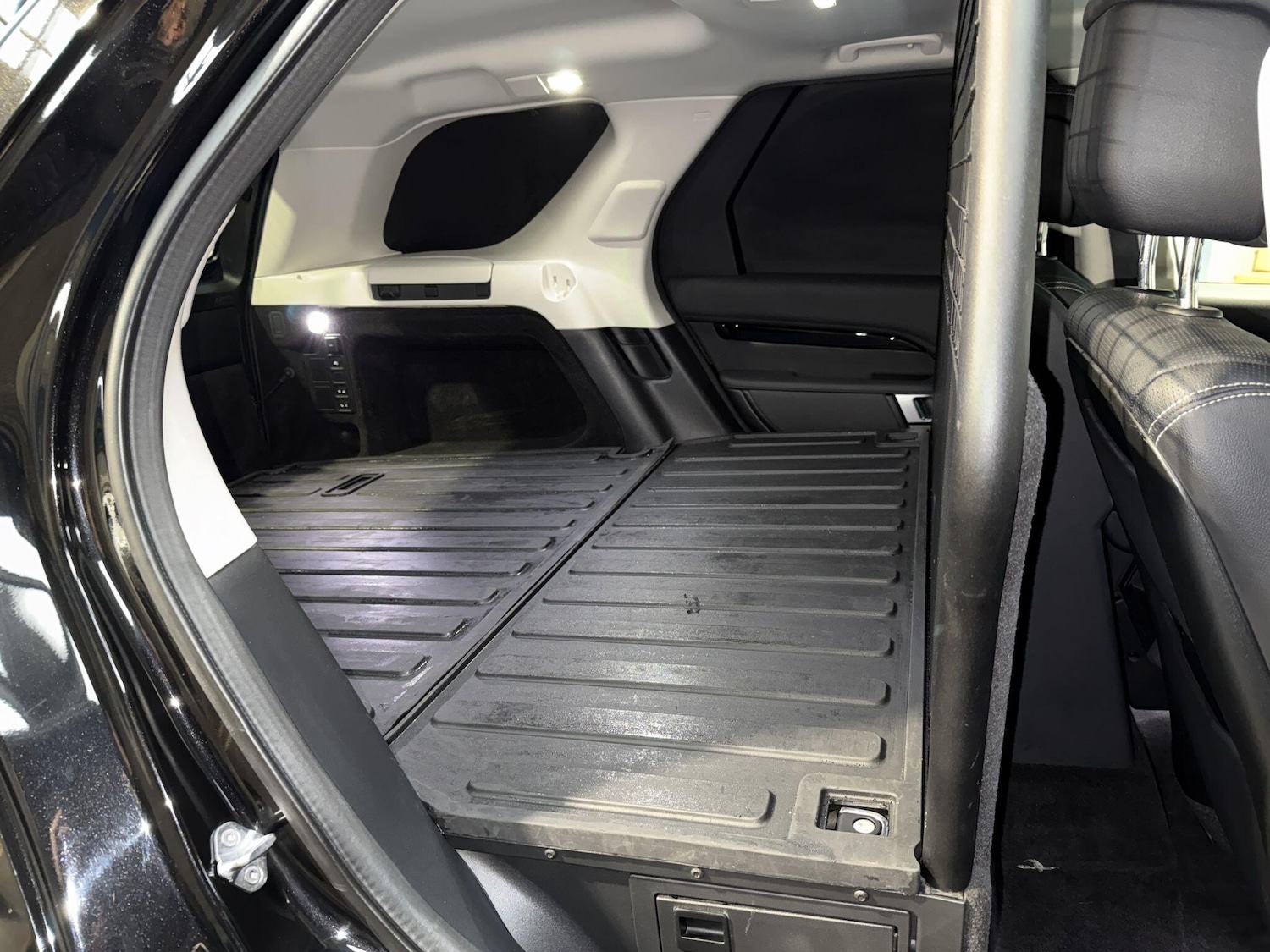 Used Land Rover Discovery 2021 for sale - 77253573: Photo 17