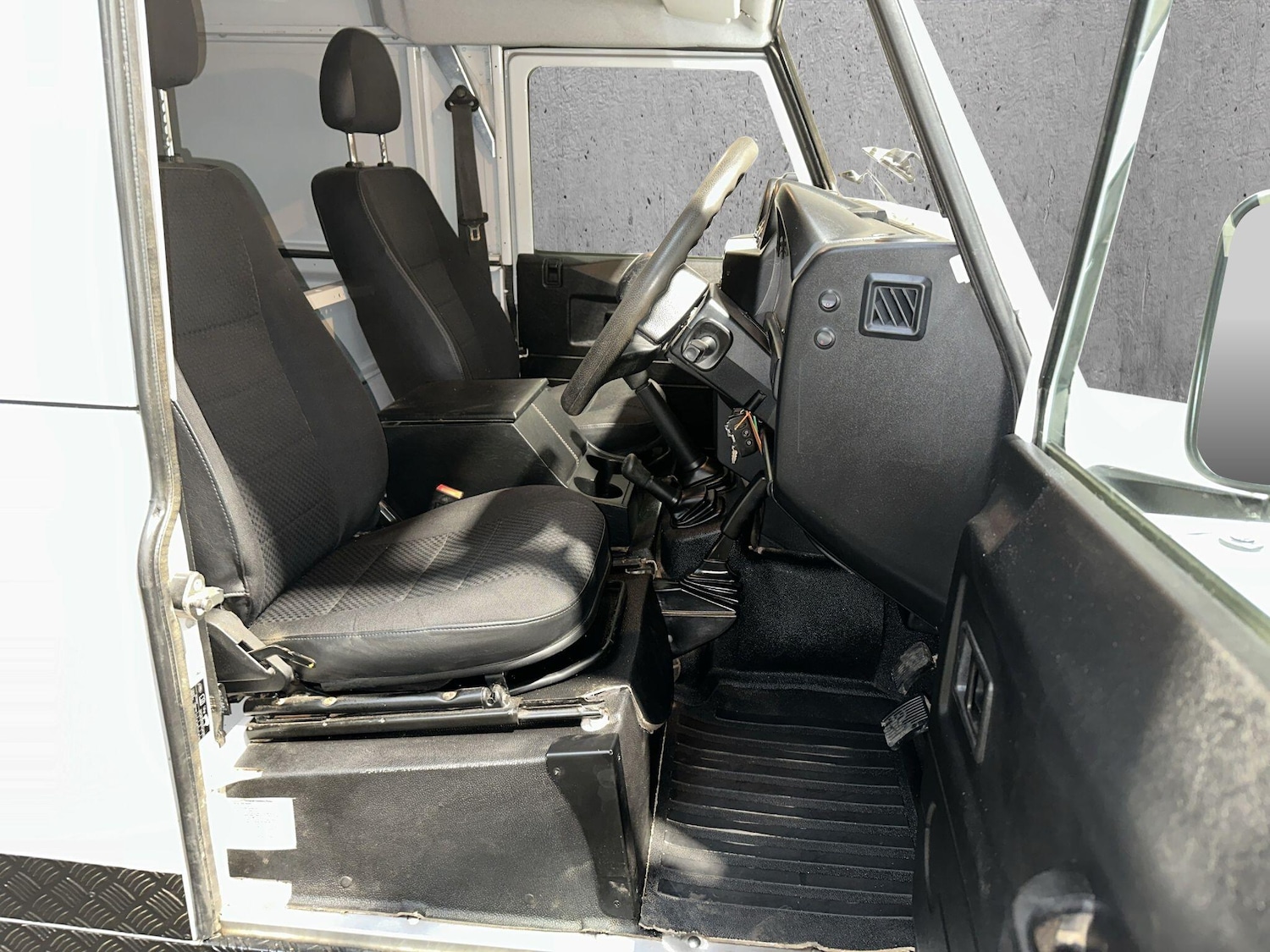 Used Land Rover Defender 2016 for sale - 76573472: Photo 10