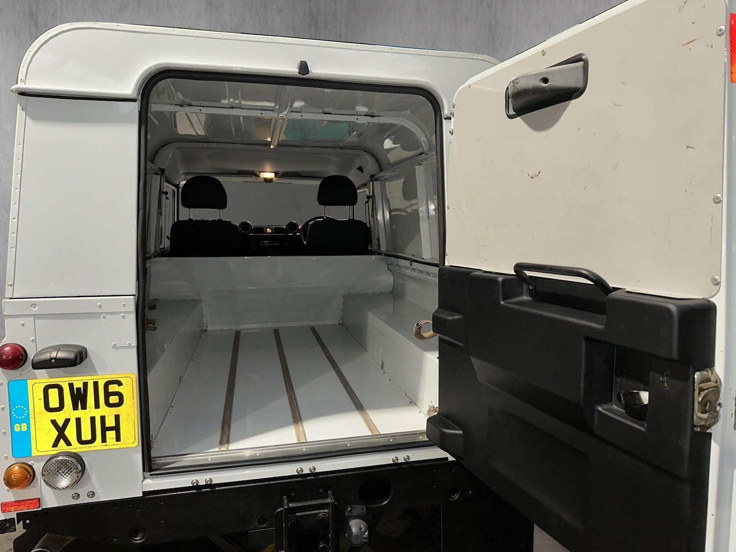 Used Land Rover Defender 2016 for sale - 76573472: Photo 16