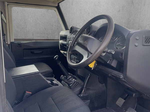 Used Land Rover Defender 110 2016 for sale - 76108483: Photo 6