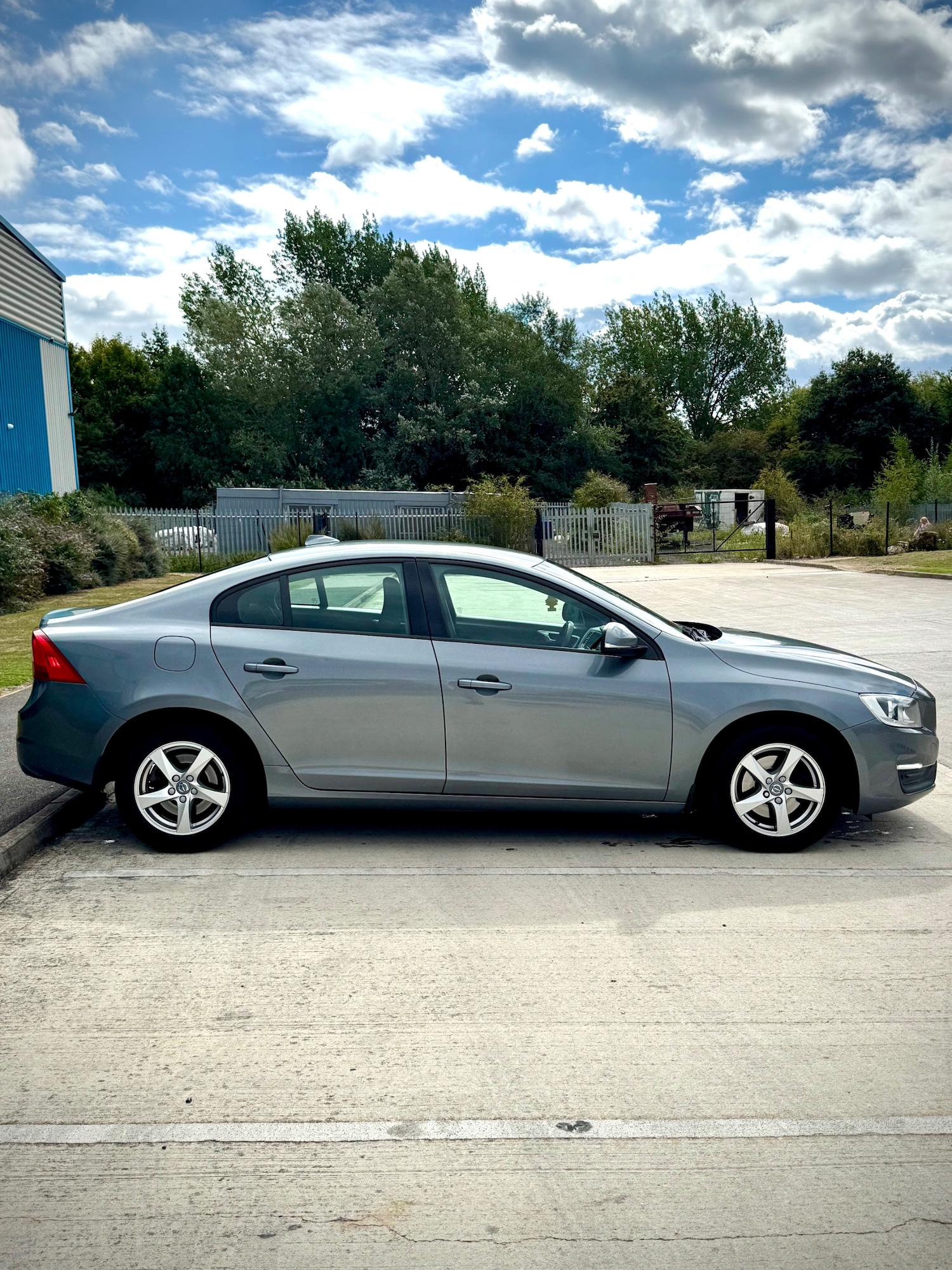 Used Volvo S60 2017 for sale - 76571969: Photo 2