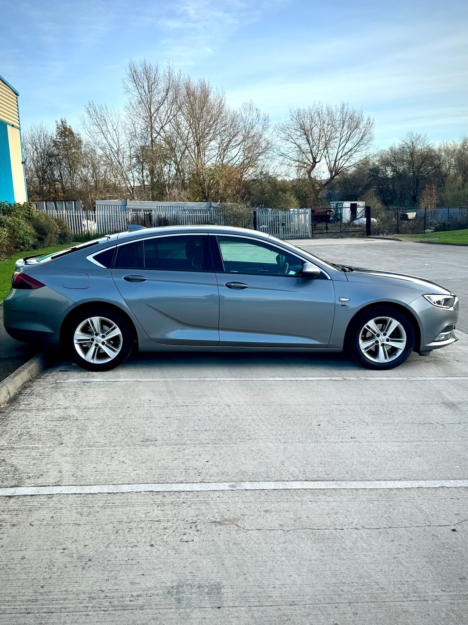 Used Vauxhall Insignia 2017 for sale - 77701721: Photo 2