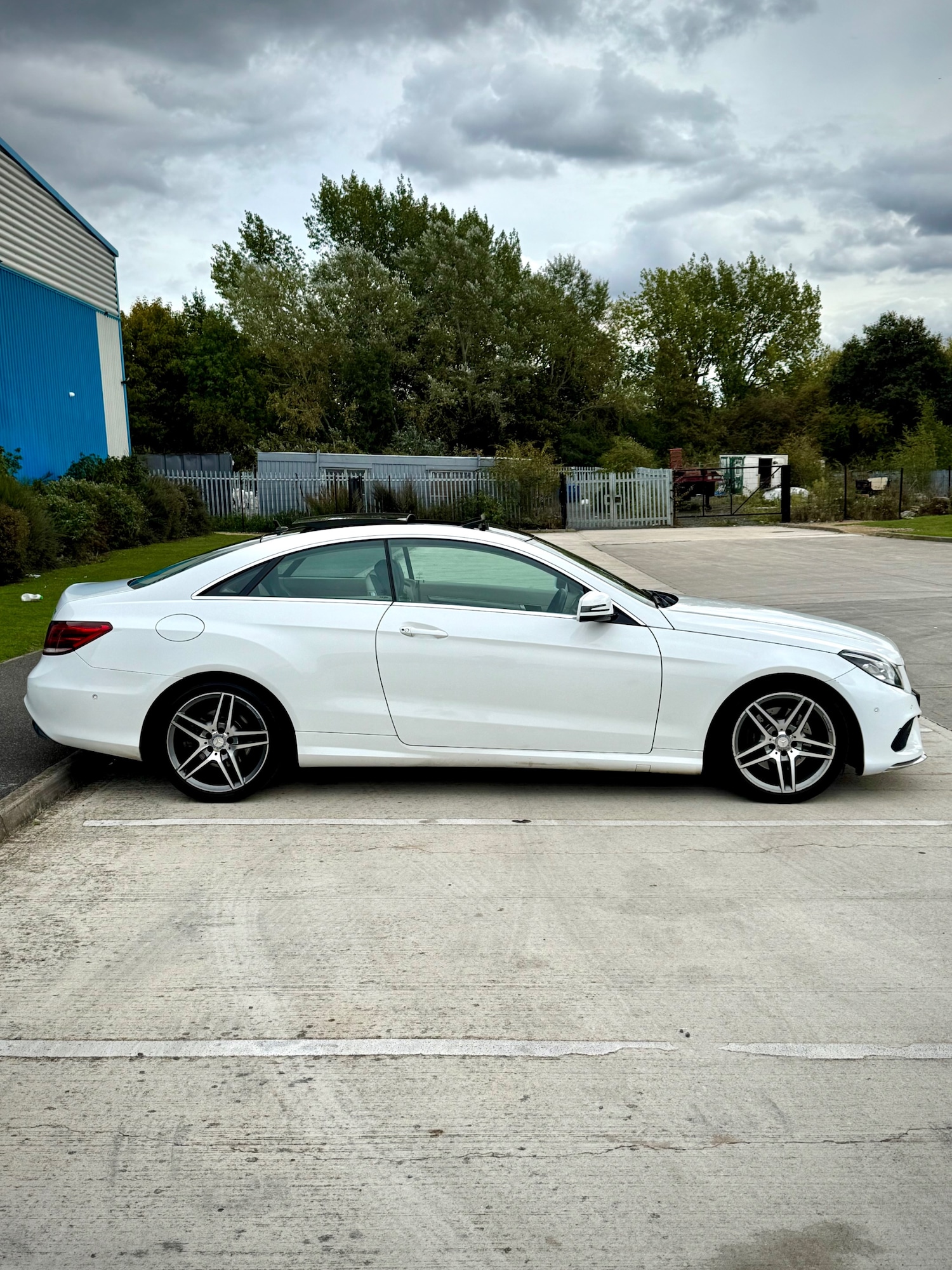 Used Mercedes-Benz E Class 2014 for sale - 76571439: Photo 2