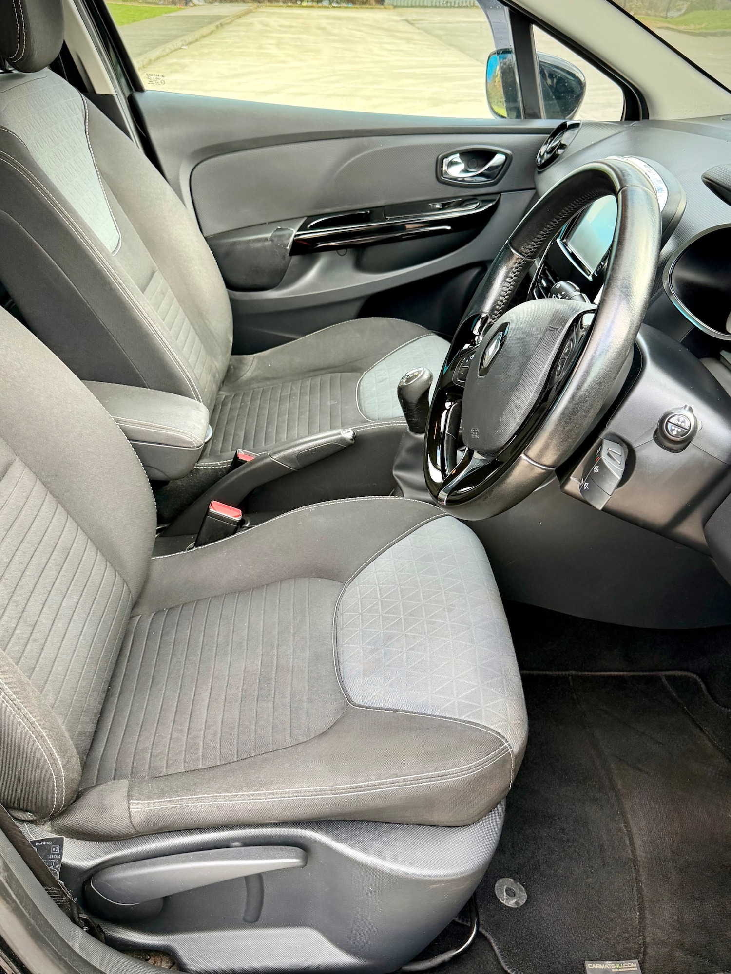 Used Renault Clio 2015 for sale - 77669216: Photo 12