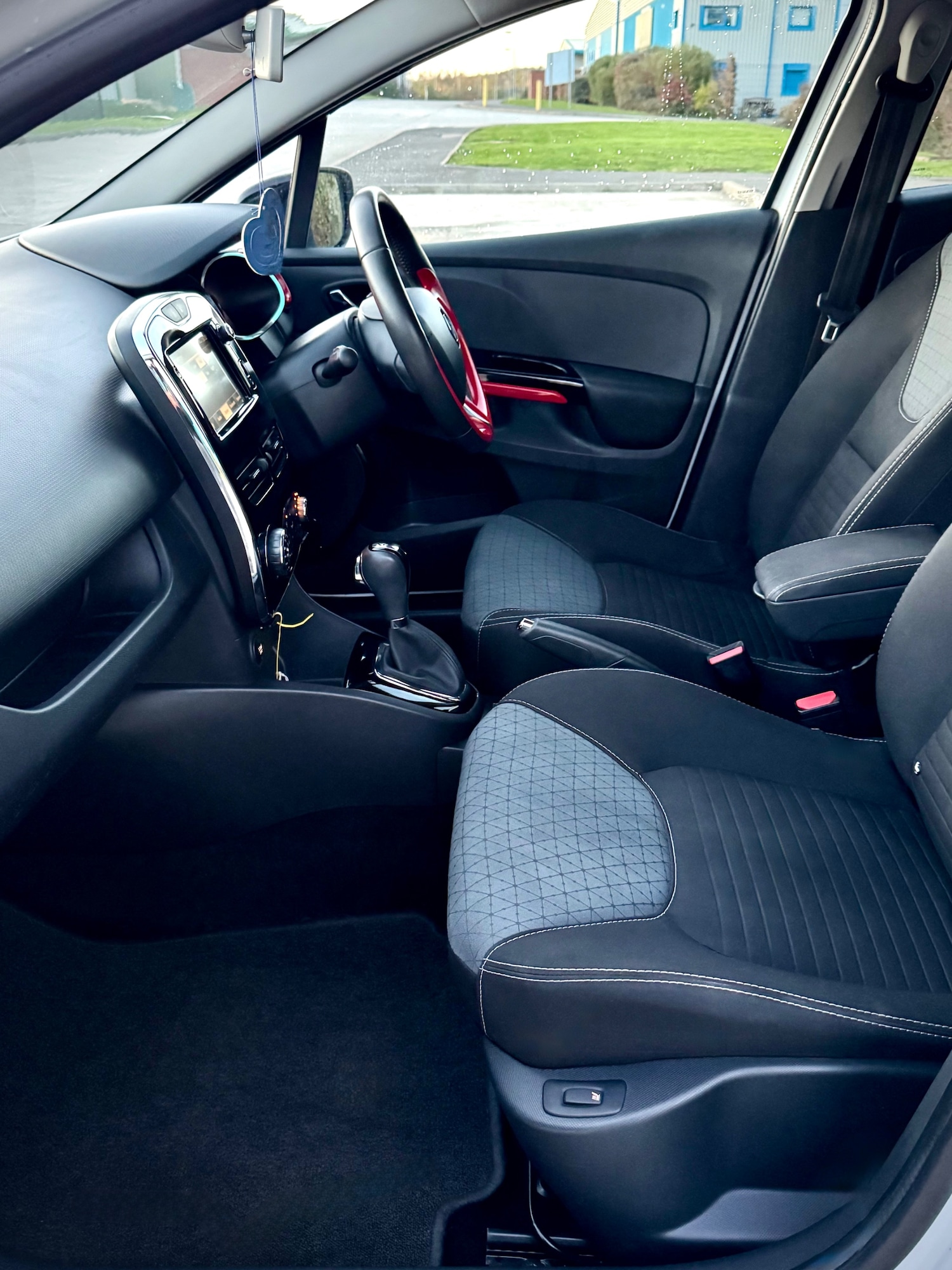 Used Renault Clio 2014 for sale - 76520350: Photo 11