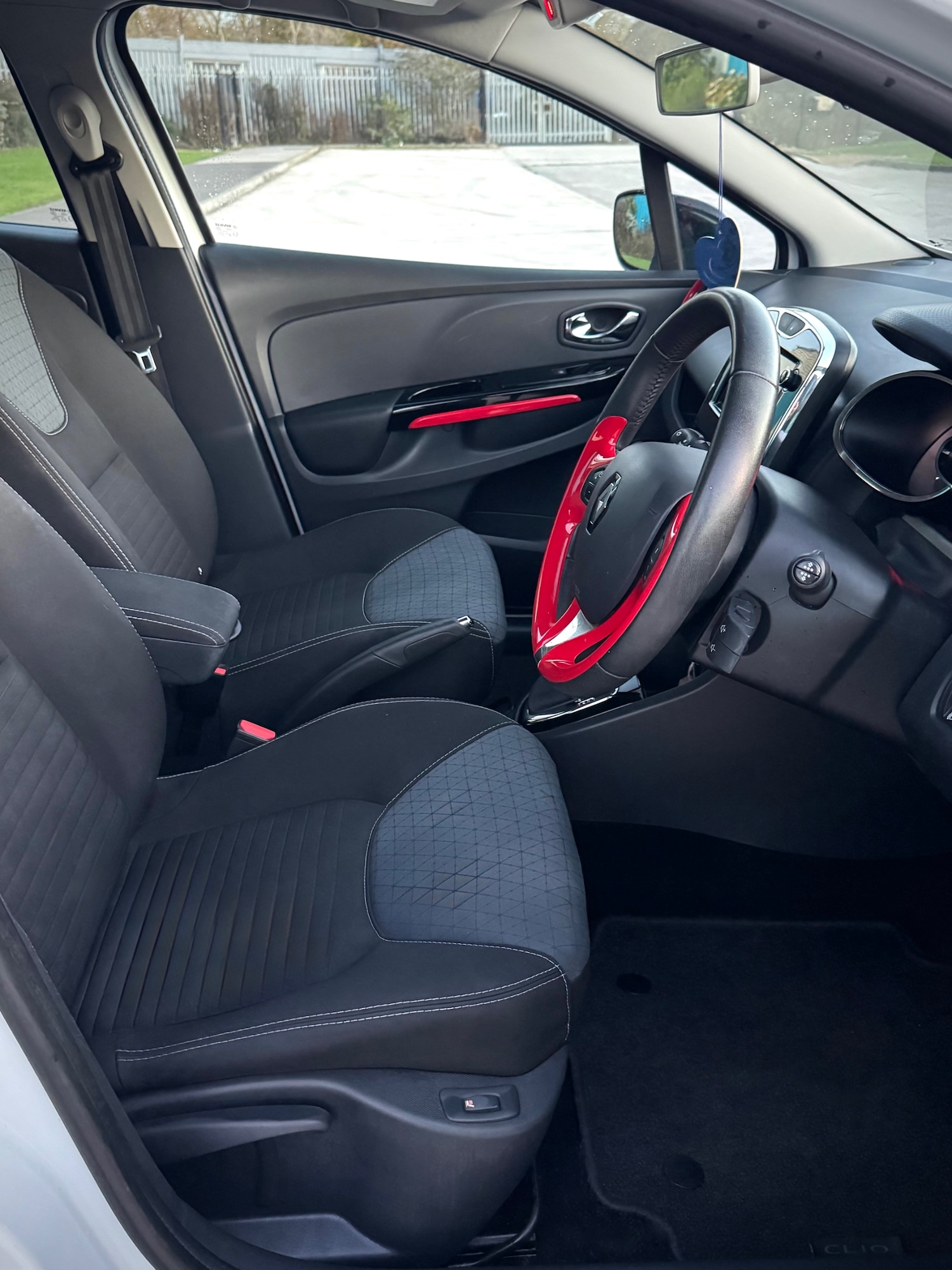 Used Renault Clio 2014 for sale - 76520350: Photo 12