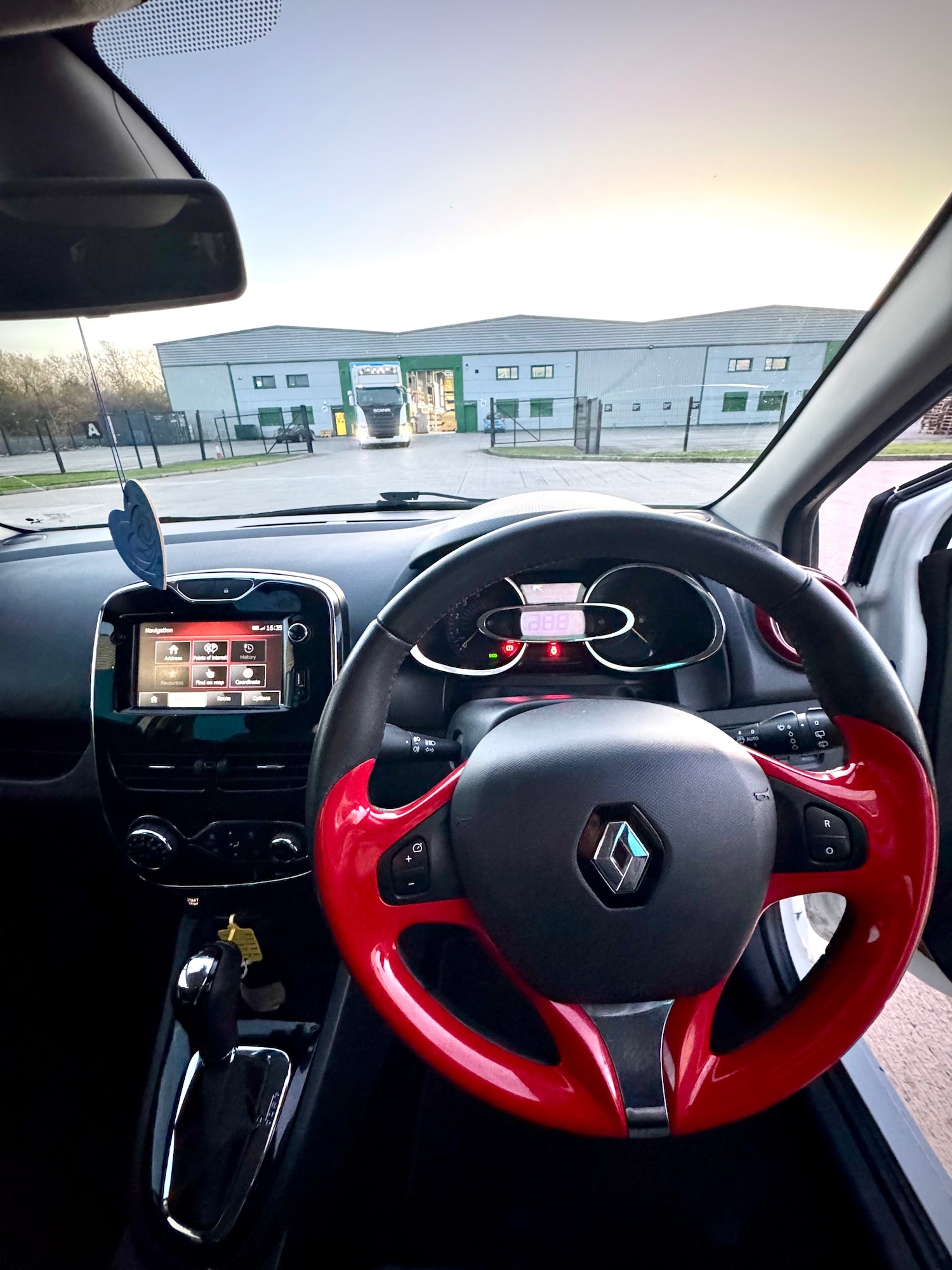 Used Renault Clio 2014 for sale - 76520350: Photo 13