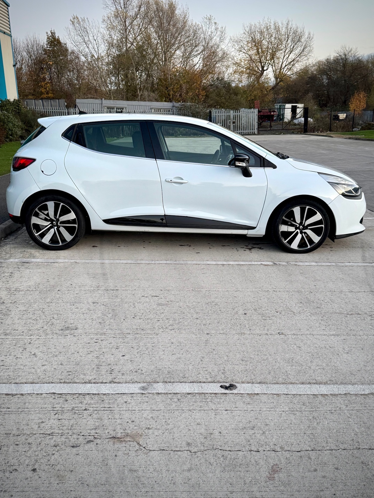 Used Renault Clio 2014 for sale - 76520350: Photo 2