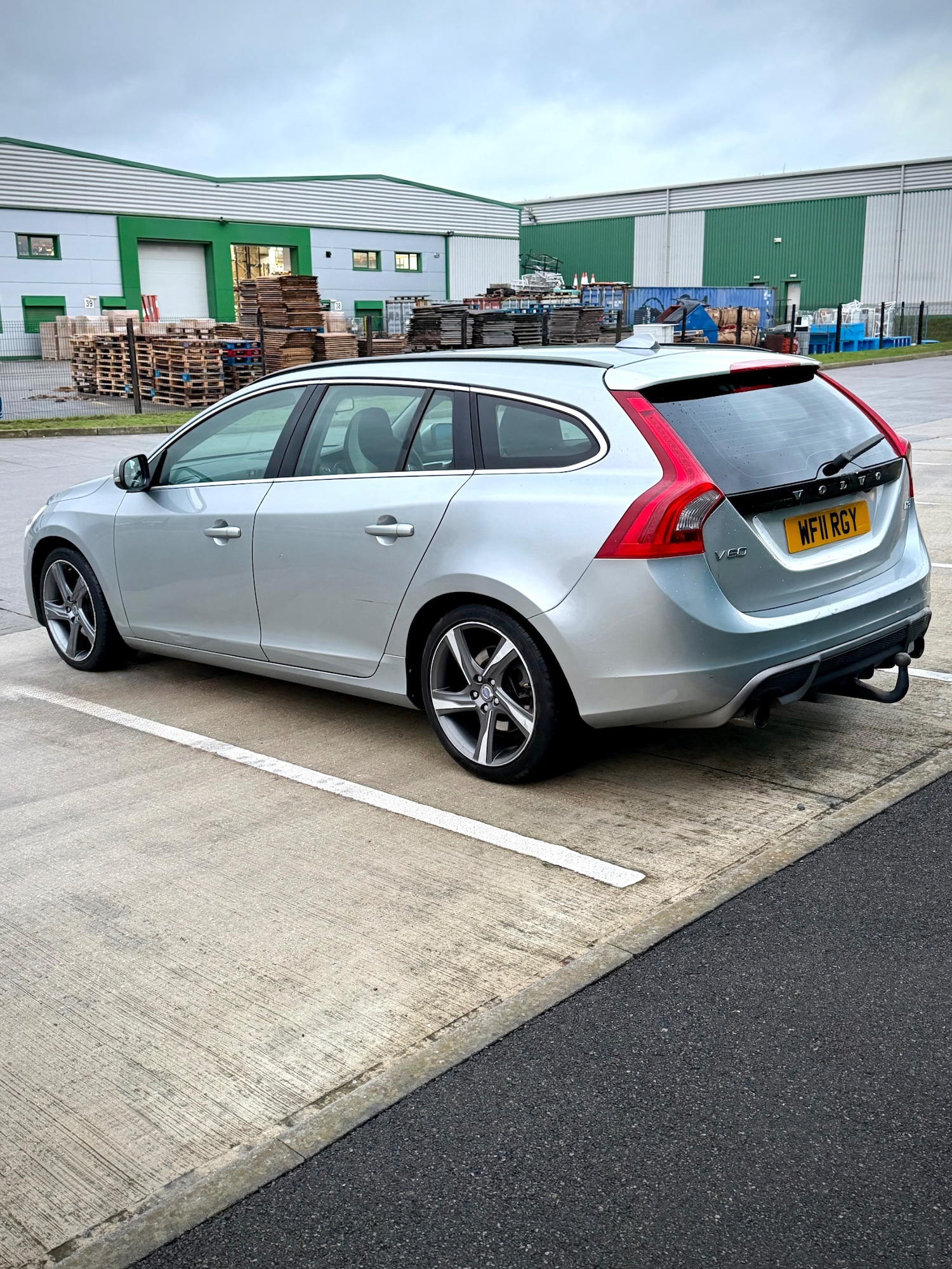 Used Volvo V60 2011 for sale - 77289474: Photo 5