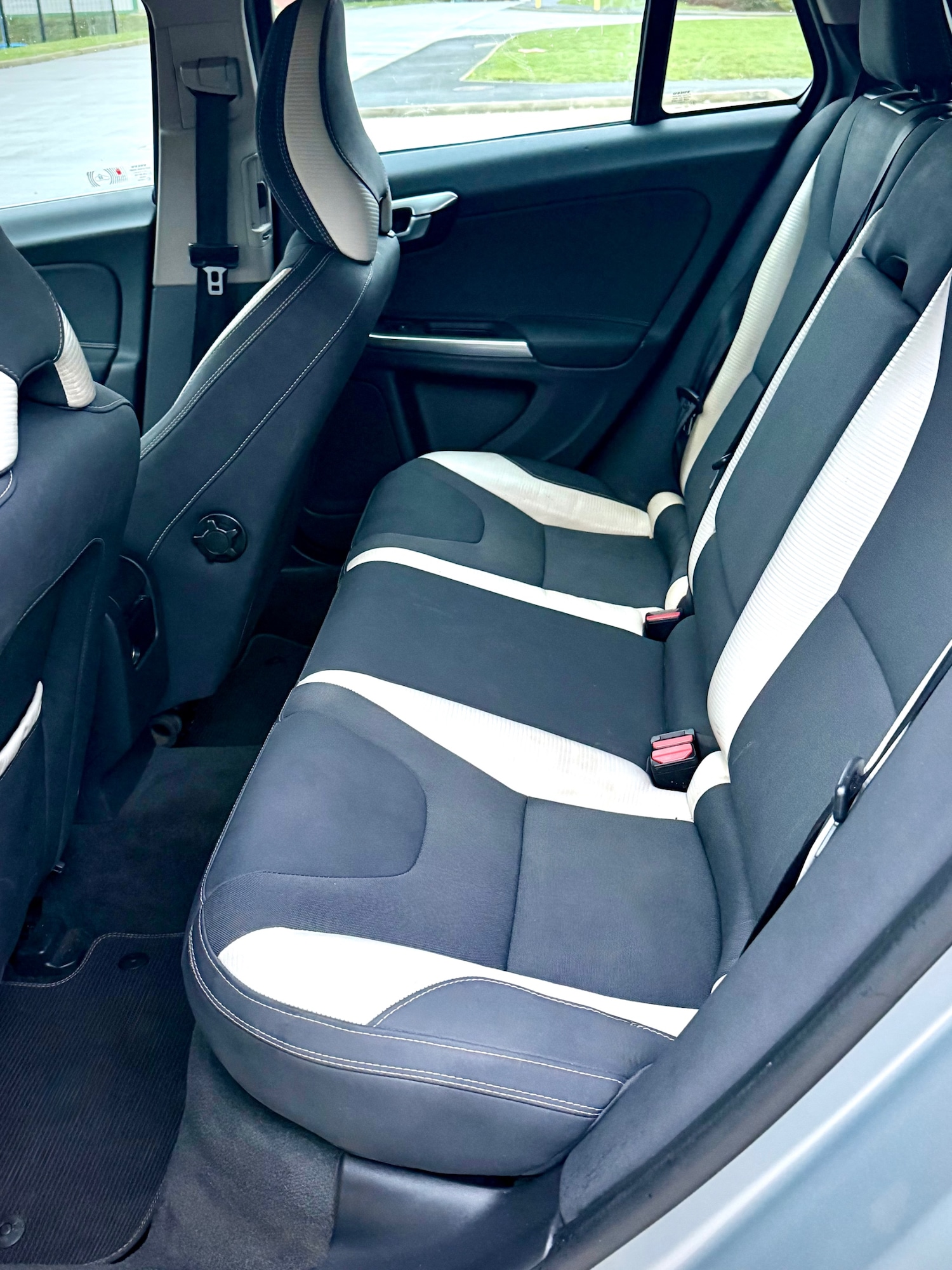 Used Volvo V60 2011 for sale - 77289474: Photo 9