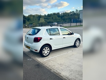 Used Dacia Sandero 2018 for sale - 76121231: Photo