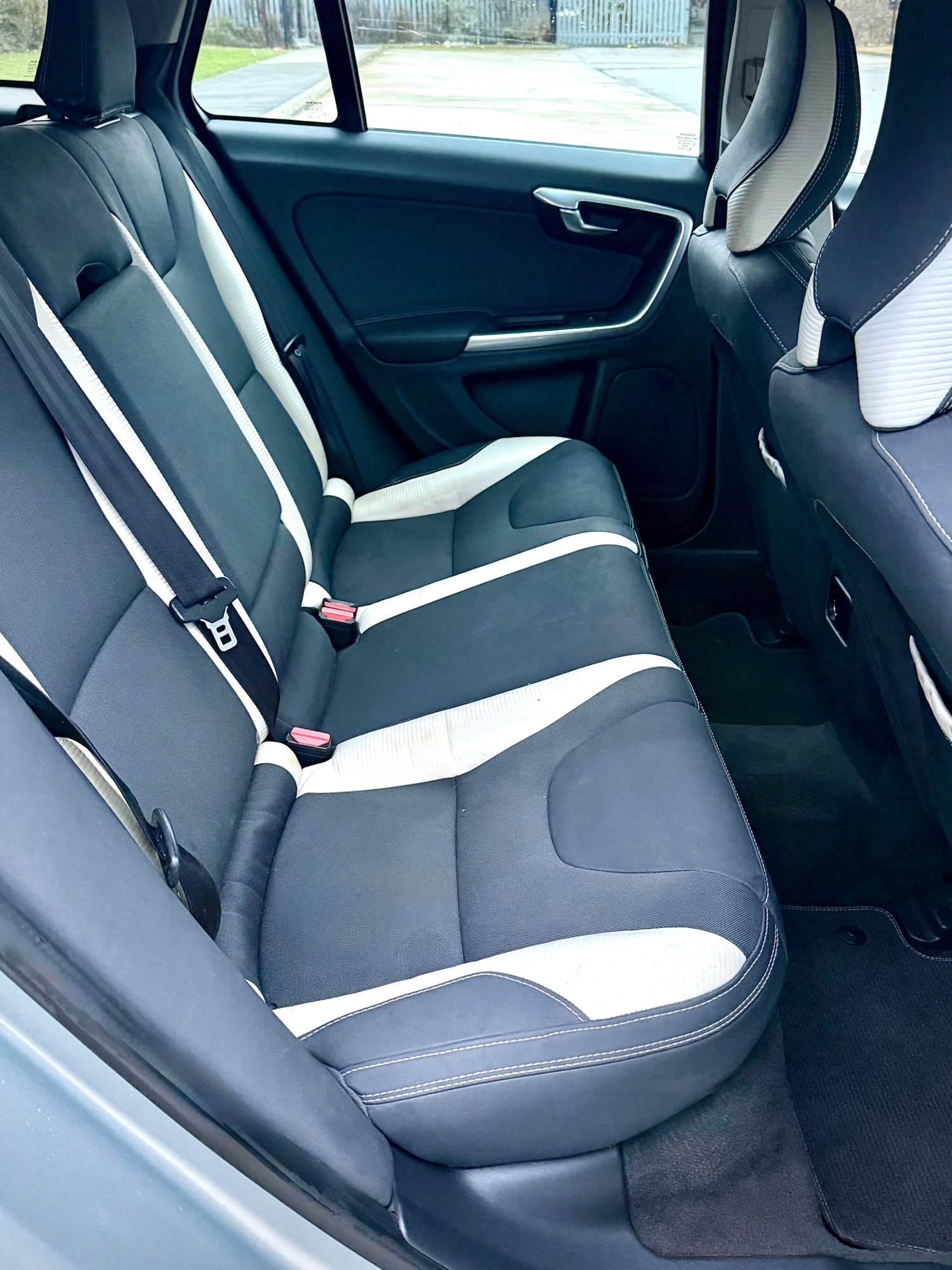 Used Volvo V60 2011 for sale - 76974611: Photo 10