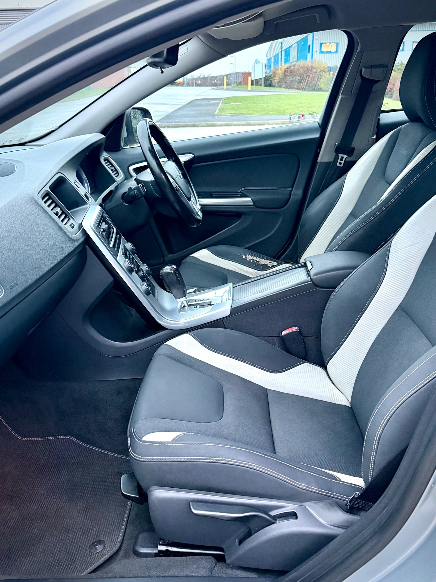 Used Volvo V60 2011 for sale - 76974611: Photo 11