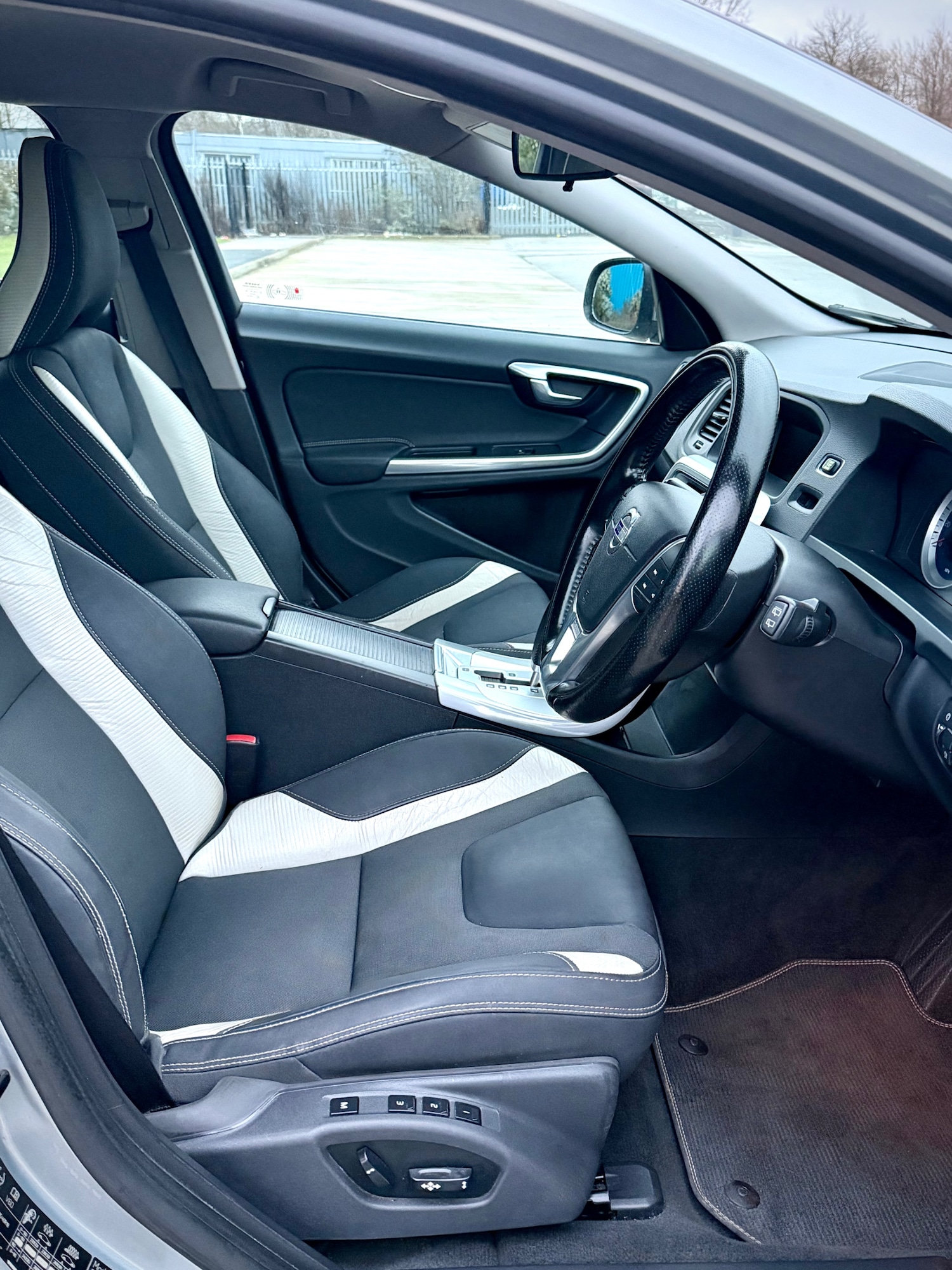 Used Volvo V60 2011 for sale - 76974611: Photo 12