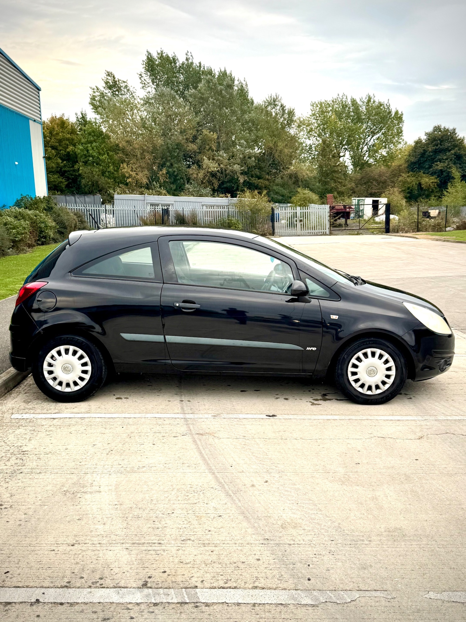 Used Vauxhall Corsa 2007 for sale - 76149849: Photo 2