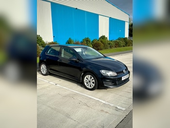 Volkswagen - Golf