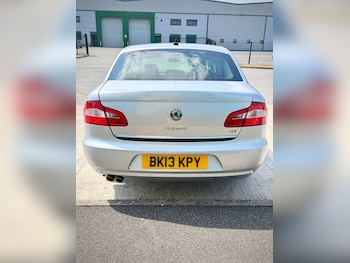 Used Skoda Superb 2013 for sale - 79312750: Photo