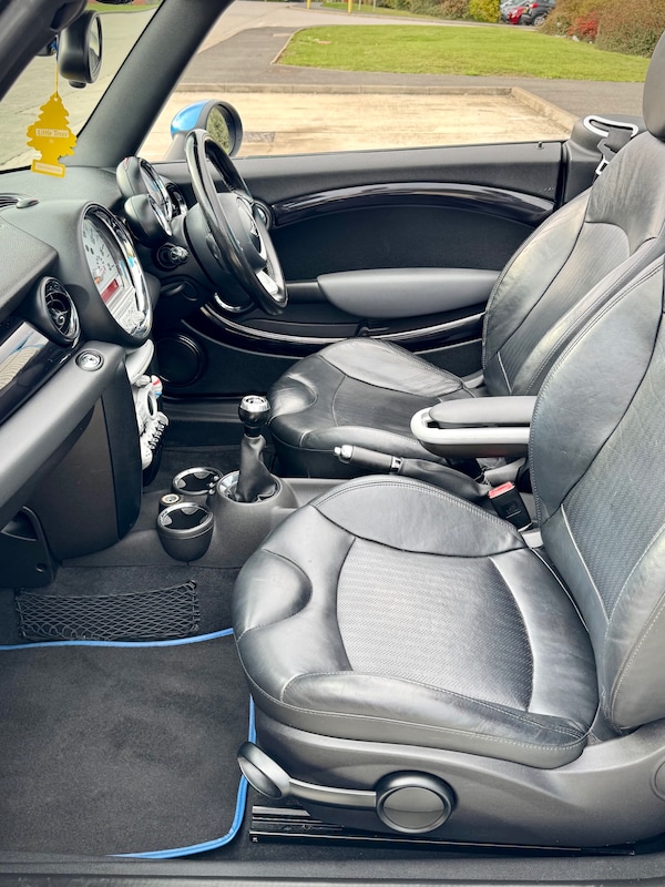 Used MINI Convertible 2010 for sale - 76190344: Photo 11