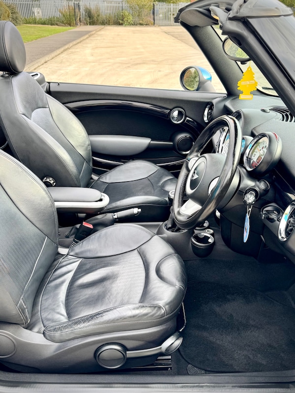 Used MINI Convertible 2010 for sale - 76190344: Photo 13