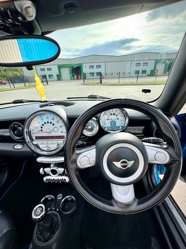 Used MINI Convertible 2010 for sale - 76190344: Photo 14