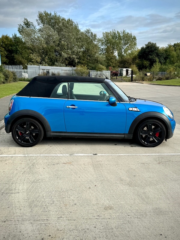 Used MINI Convertible 2010 for sale - 76190344: Photo 2