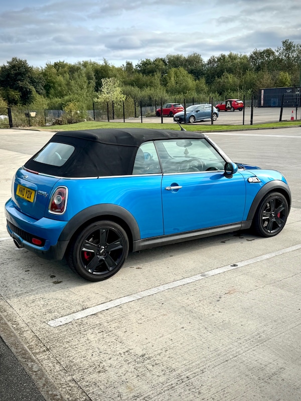 Used MINI Convertible 2010 for sale - 76190344: Photo 3
