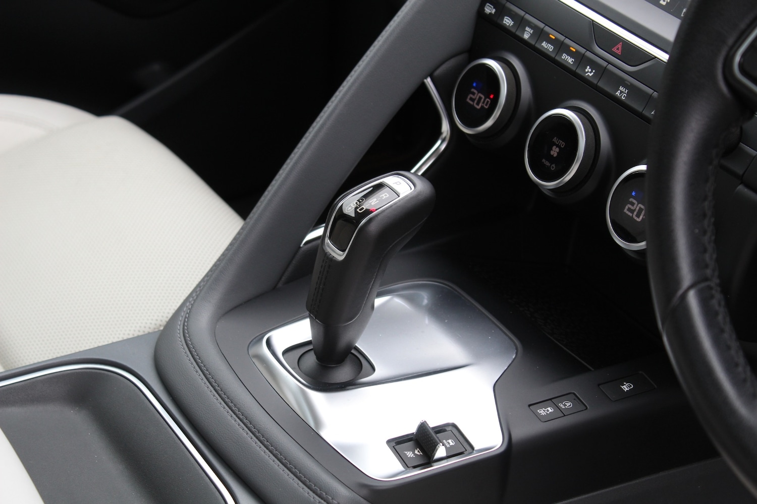 Used Jaguar E-Pace 2018 for sale - 76007033: Photo 27