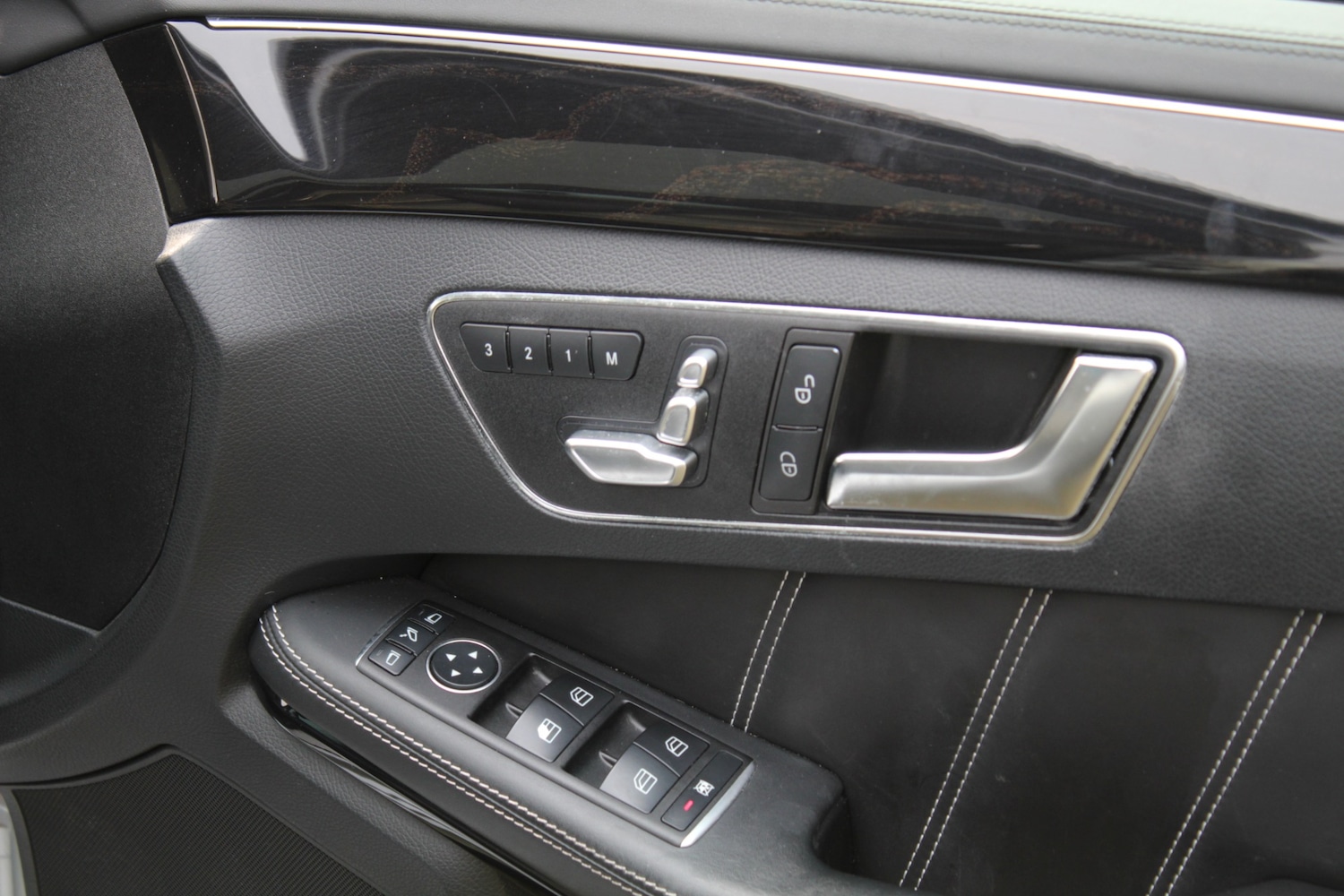 Used Mercedes-Benz E Class 2015 for sale - 77991906: Photo 21